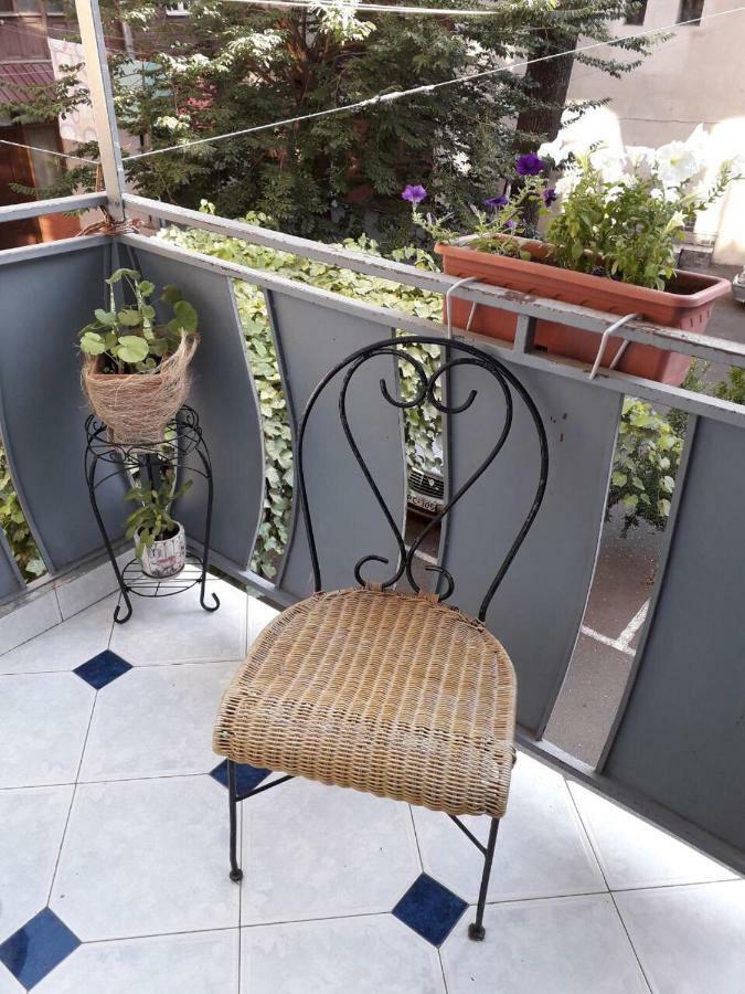 Apartment In Purtseladze Street Tiflis Exterior foto